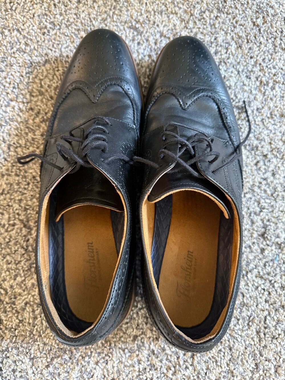 Florsheim black leather wingtip oxford dress shoes. Size 13